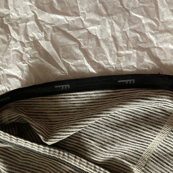 Lululemon Run: Catch Me Tank Tonka Stripe Cashew / Black Add (Rare) 2012 - Picture 3 of 8